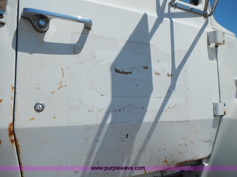 image for item J1205 1987 Ford LN9000 semi truck