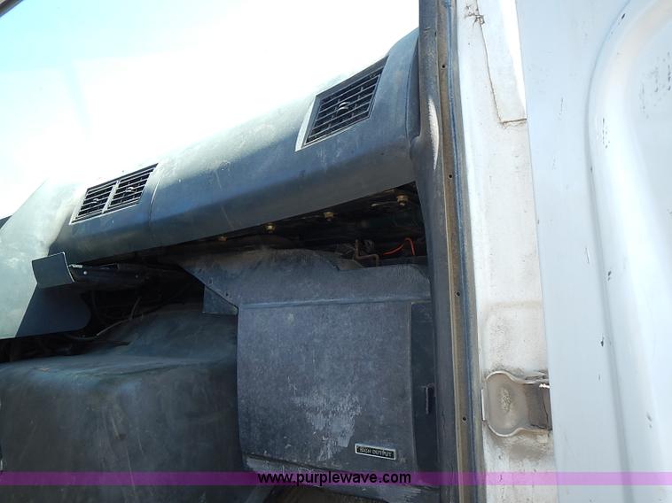 image for item J1205 1987 Ford LN9000 semi truck