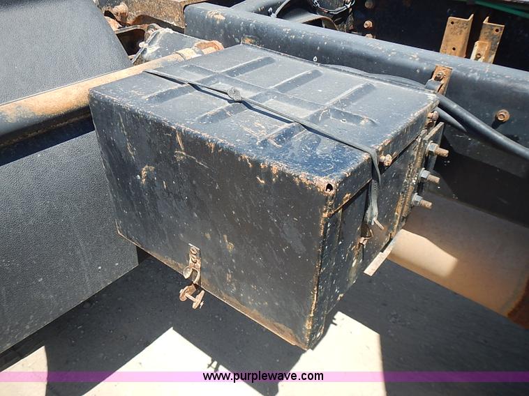 image for item J1205 1987 Ford LN9000 semi truck