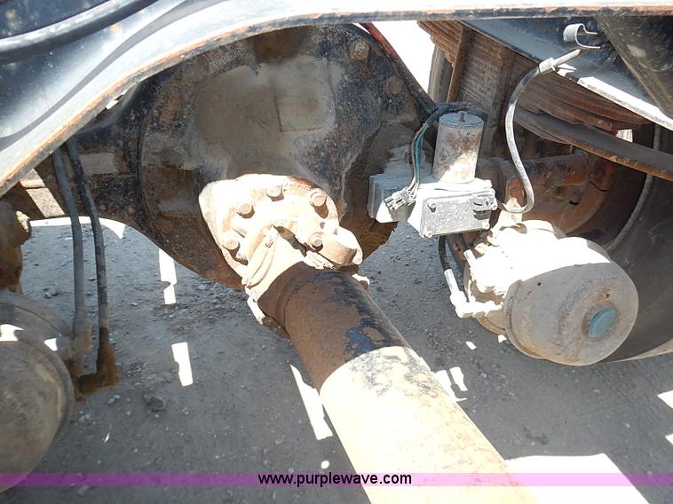 image for item J1205 1987 Ford LN9000 semi truck