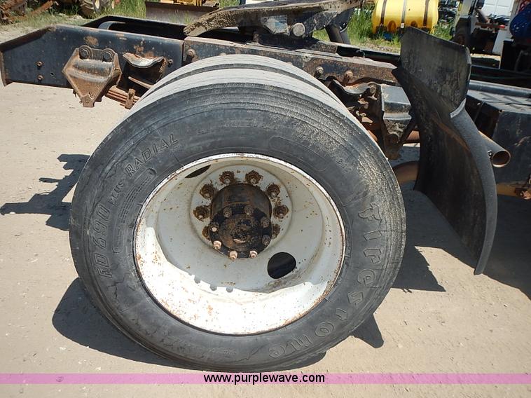 image for item J1205 1987 Ford LN9000 semi truck