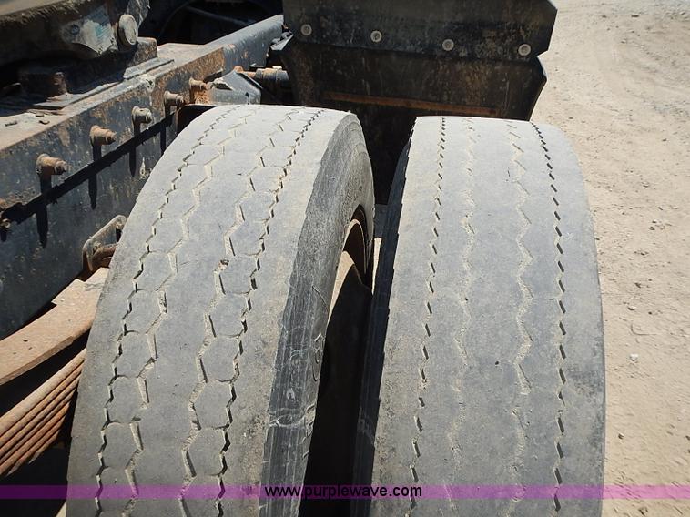 image for item J1205 1987 Ford LN9000 semi truck