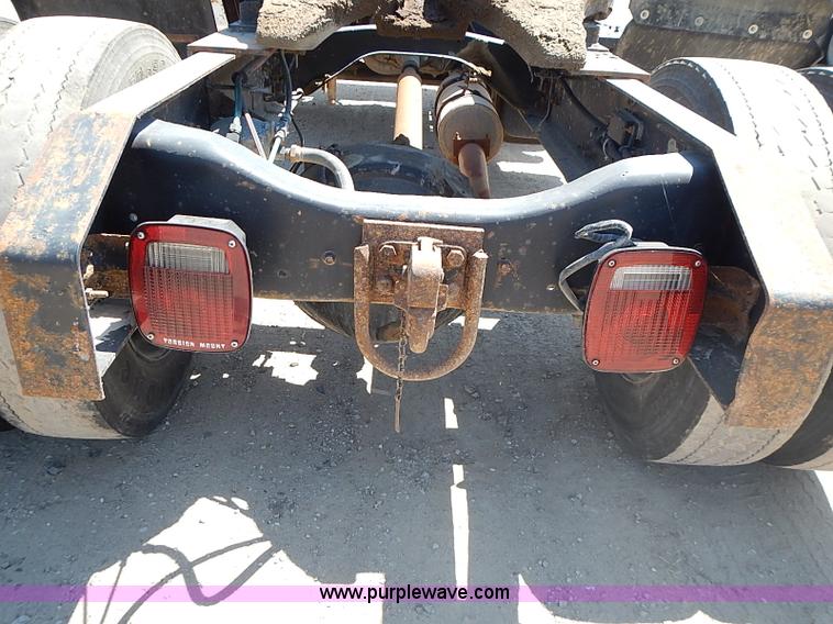 image for item J1205 1987 Ford LN9000 semi truck