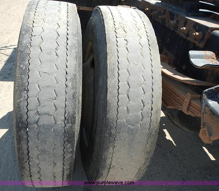 image for item J1205 1987 Ford LN9000 semi truck