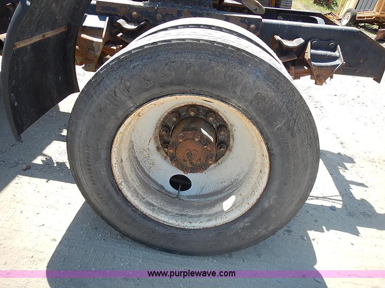 image for item J1205 1987 Ford LN9000 semi truck