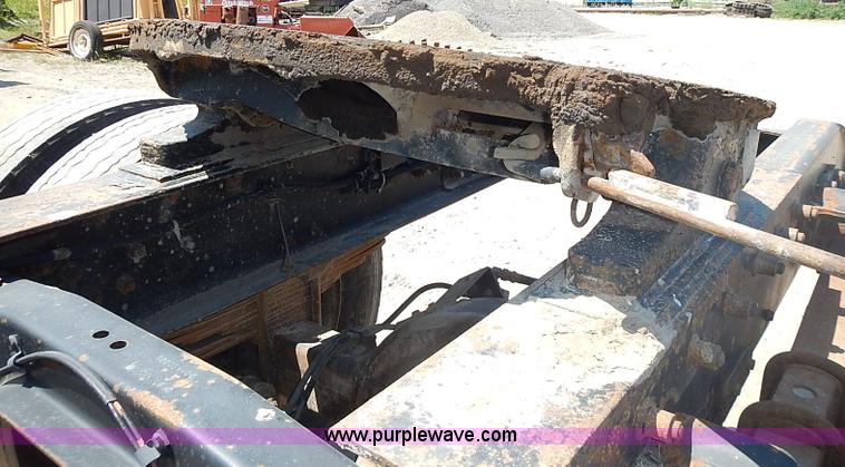 image for item J1205 1987 Ford LN9000 semi truck