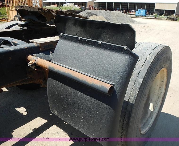 image for item J1205 1987 Ford LN9000 semi truck