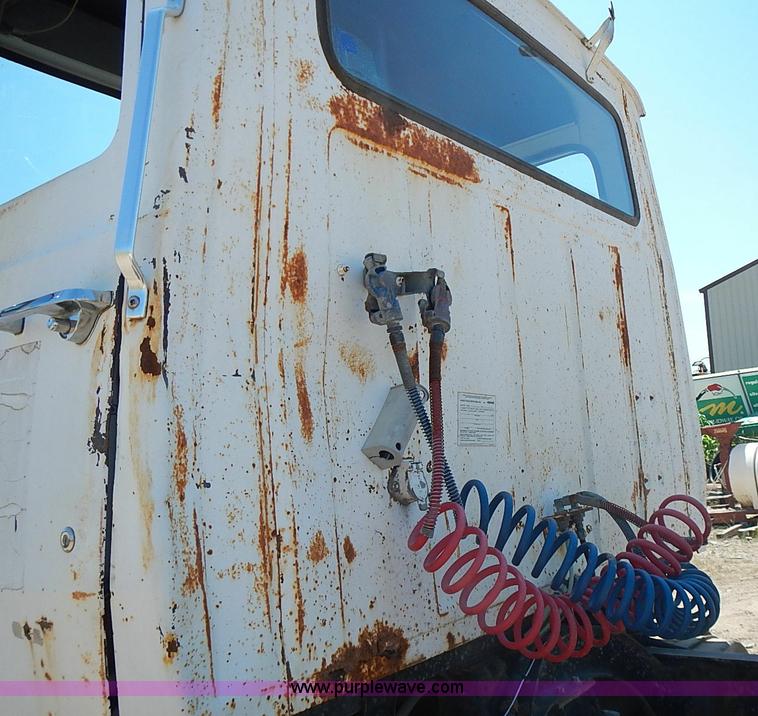 image for item J1205 1987 Ford LN9000 semi truck