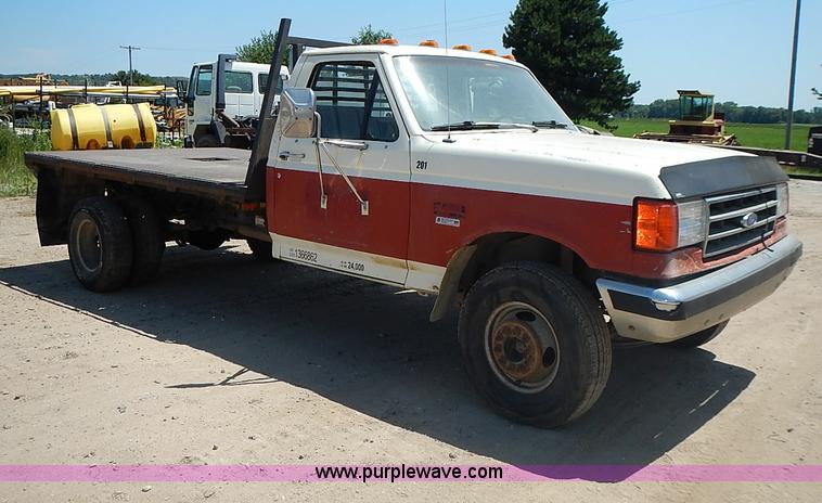 image for item J1206 1991 Ford F450 Super Duty flatbed truck