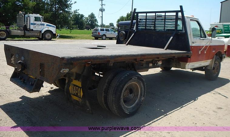 image for item J1206 1991 Ford F450 Super Duty flatbed truck