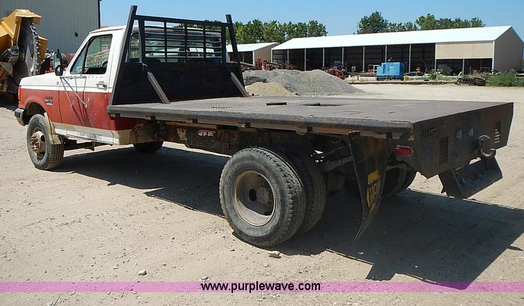 image for item J1206 1991 Ford F450 Super Duty flatbed truck