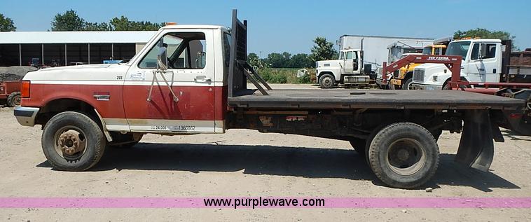image for item J1206 1991 Ford F450 Super Duty flatbed truck