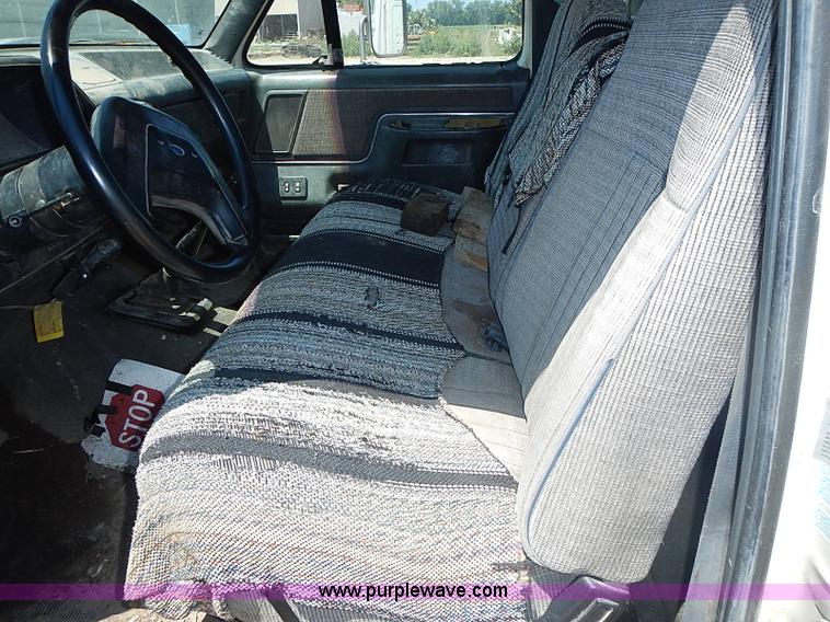 image for item J1206 1991 Ford F450 Super Duty flatbed truck