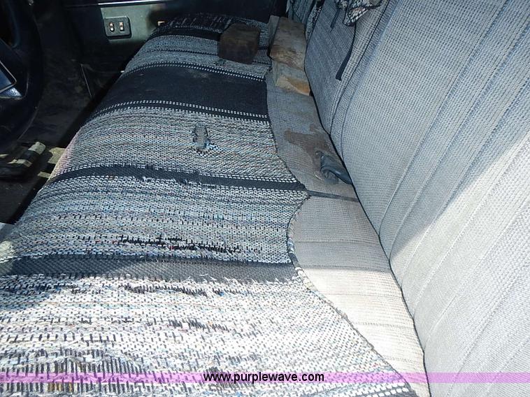 image for item J1206 1991 Ford F450 Super Duty flatbed truck