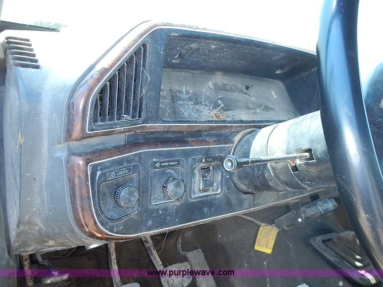 image for item J1206 1991 Ford F450 Super Duty flatbed truck