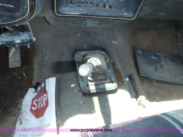 image for item J1206 1991 Ford F450 Super Duty flatbed truck