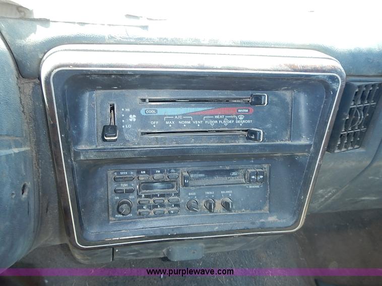 image for item J1206 1991 Ford F450 Super Duty flatbed truck