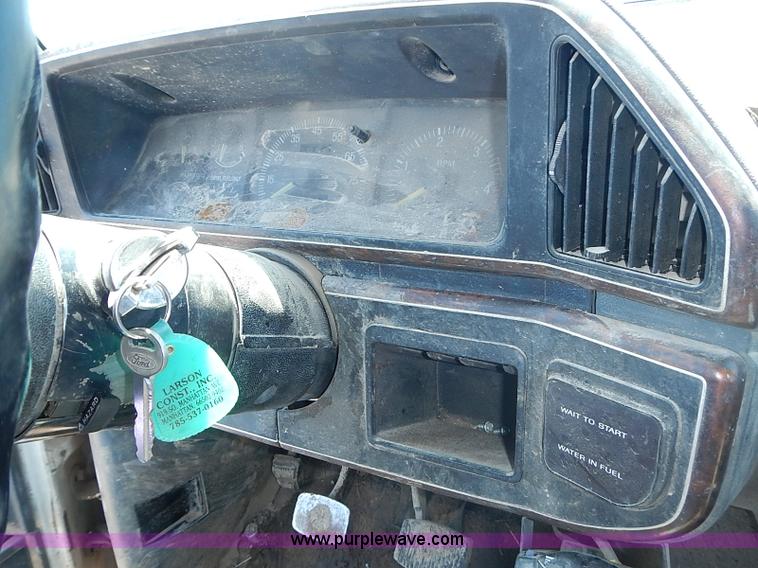 image for item J1206 1991 Ford F450 Super Duty flatbed truck