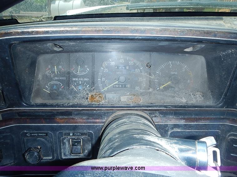 image for item J1206 1991 Ford F450 Super Duty flatbed truck