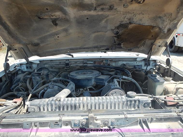 image for item J1206 1991 Ford F450 Super Duty flatbed truck