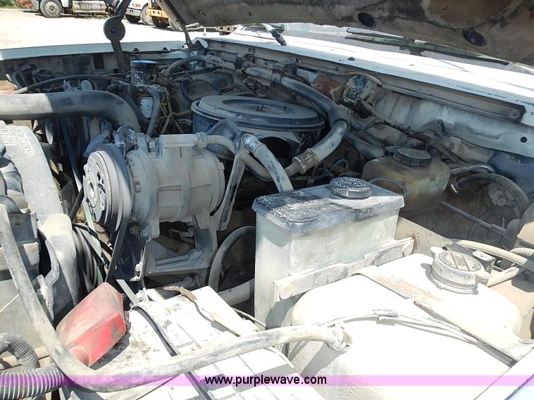 image for item J1206 1991 Ford F450 Super Duty flatbed truck