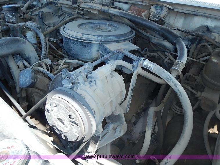 image for item J1206 1991 Ford F450 Super Duty flatbed truck