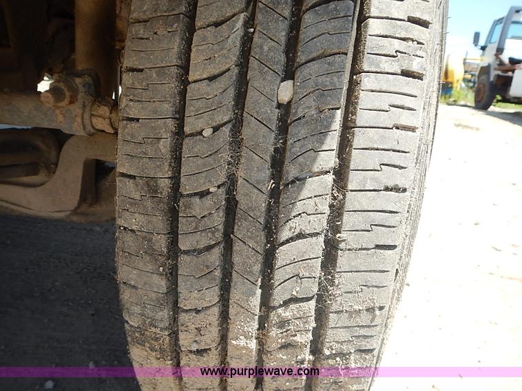 image for item J1206 1991 Ford F450 Super Duty flatbed truck