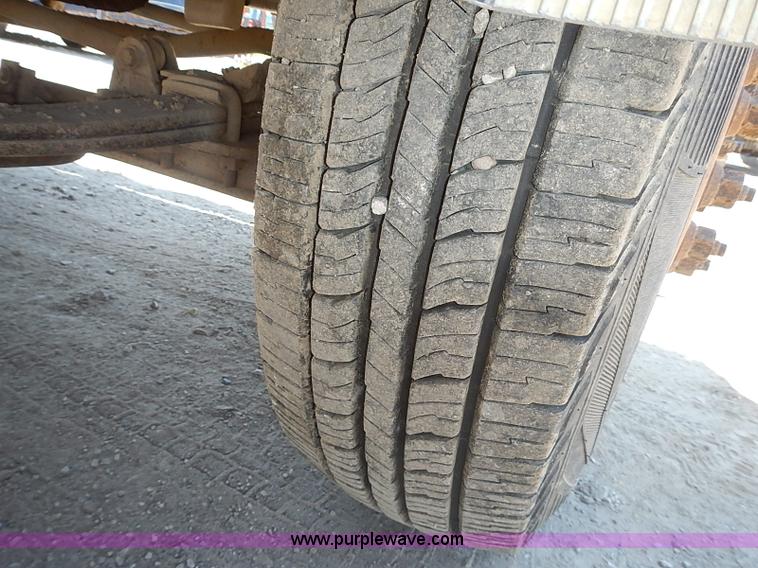 image for item J1206 1991 Ford F450 Super Duty flatbed truck