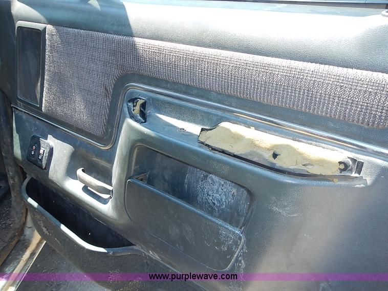 image for item J1206 1991 Ford F450 Super Duty flatbed truck