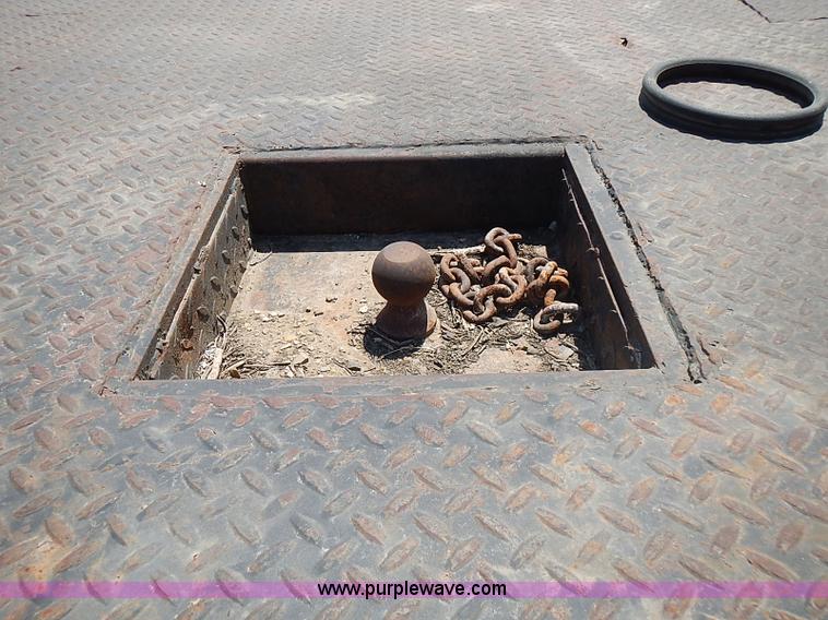 image for item J1206 1991 Ford F450 Super Duty flatbed truck