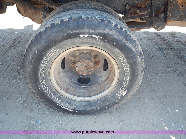 image for item J1206 1991 Ford F450 Super Duty flatbed truck