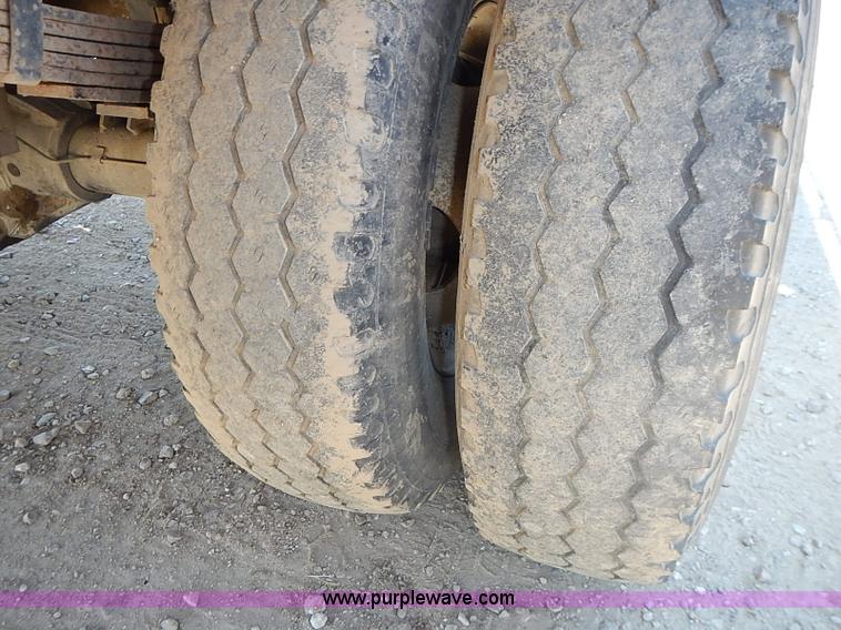 image for item J1206 1991 Ford F450 Super Duty flatbed truck