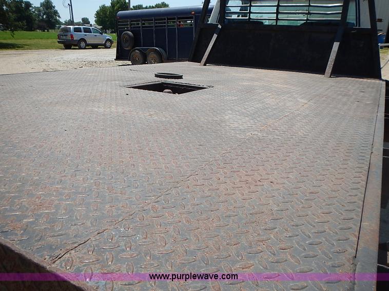 image for item J1206 1991 Ford F450 Super Duty flatbed truck