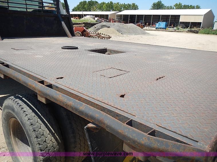 image for item J1206 1991 Ford F450 Super Duty flatbed truck