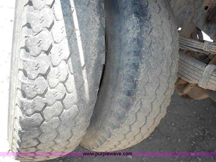 image for item J1206 1991 Ford F450 Super Duty flatbed truck