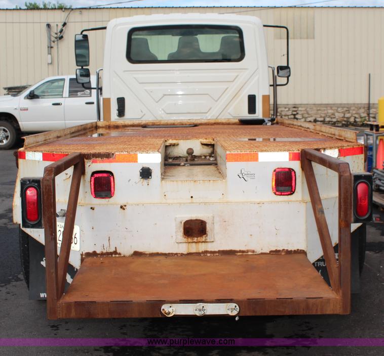 image for item J1226 2005 International 4200 flatbed truck