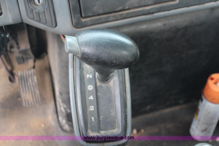 image for item J1226 2005 International 4200 flatbed truck