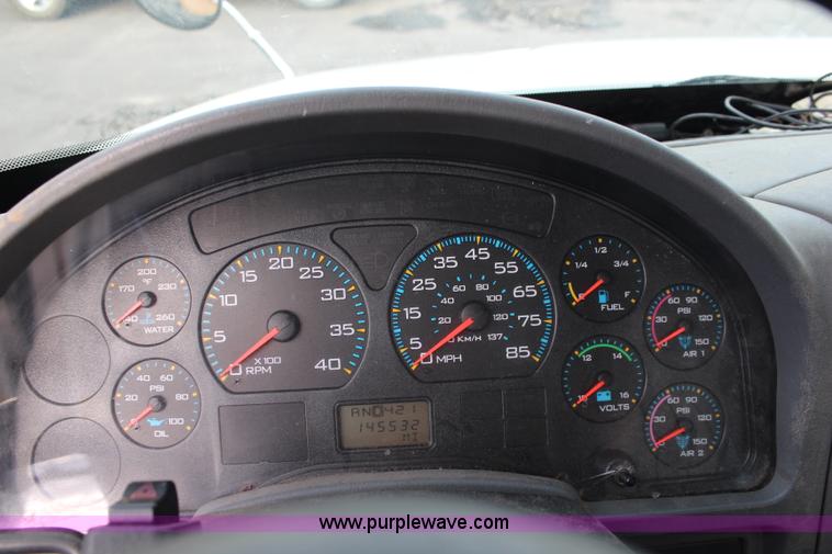 image for item J1226 2005 International 4200 flatbed truck