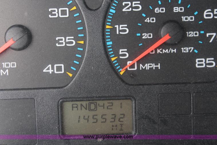 image for item J1226 2005 International 4200 flatbed truck