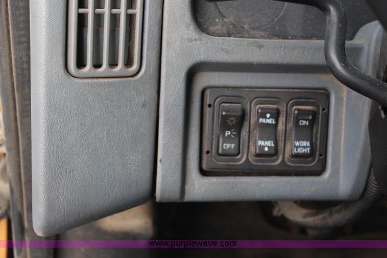 image for item J1226 2005 International 4200 flatbed truck