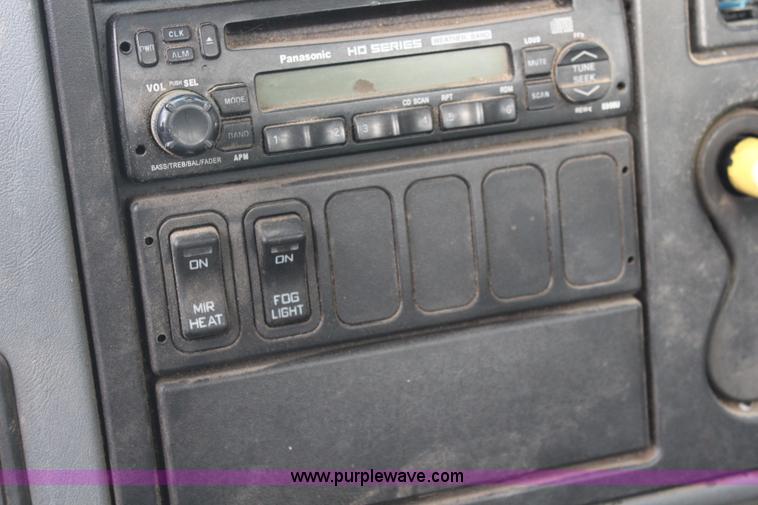 image for item J1226 2005 International 4200 flatbed truck