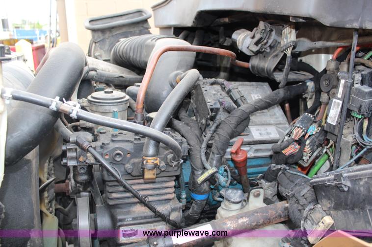 image for item J1226 2005 International 4200 flatbed truck