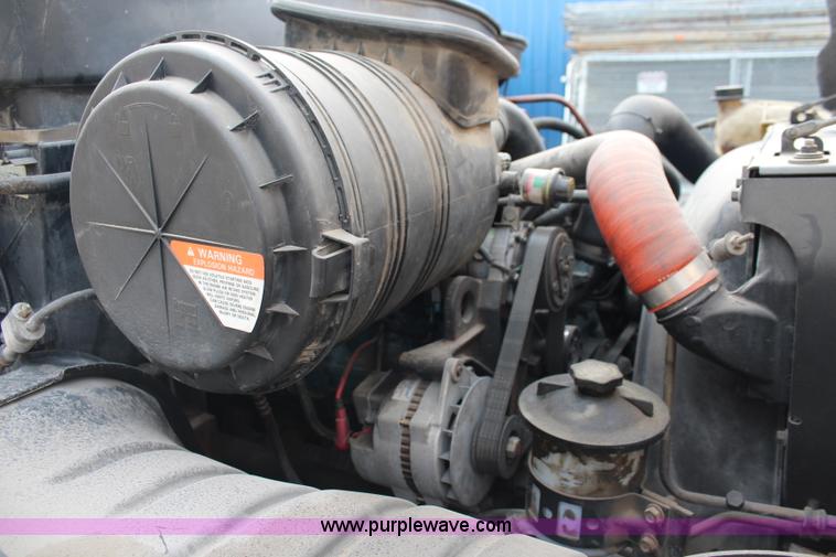 image for item J1226 2005 International 4200 flatbed truck