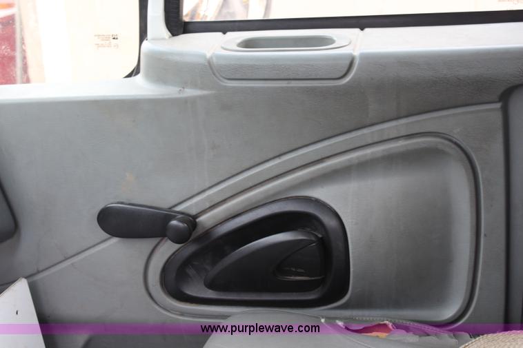 image for item J1226 2005 International 4200 flatbed truck