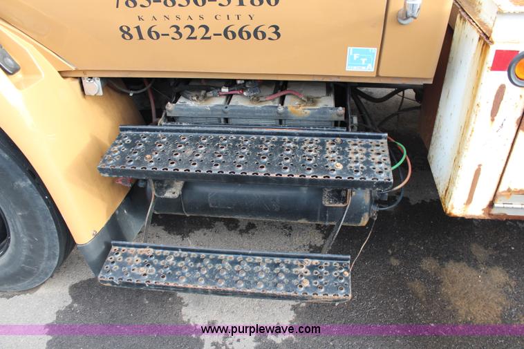 image for item J1226 2005 International 4200 flatbed truck