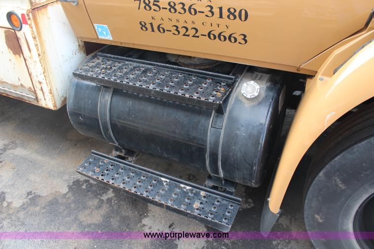 image for item J1226 2005 International 4200 flatbed truck