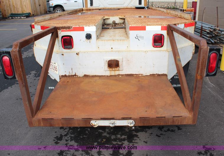 image for item J1226 2005 International 4200 flatbed truck