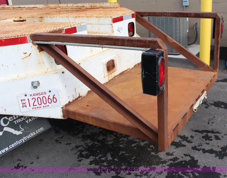 image for item J1226 2005 International 4200 flatbed truck