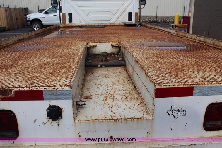 image for item J1226 2005 International 4200 flatbed truck