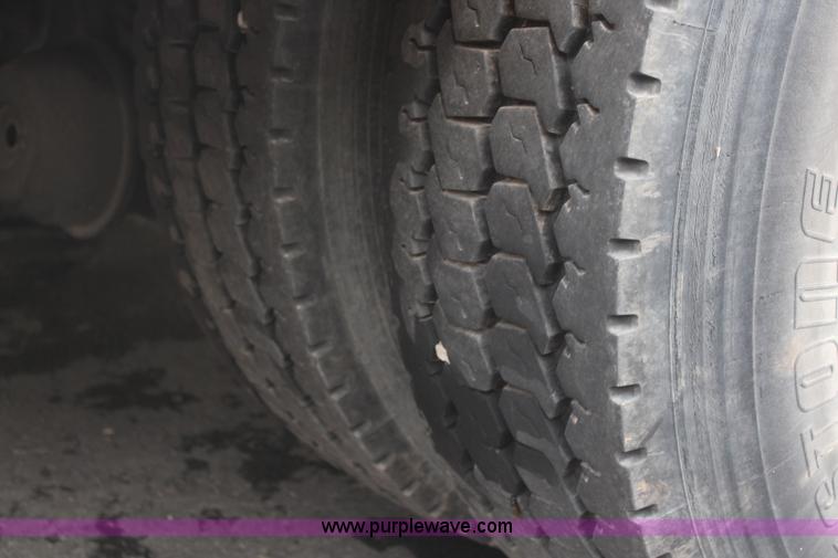 image for item J1226 2005 International 4200 flatbed truck